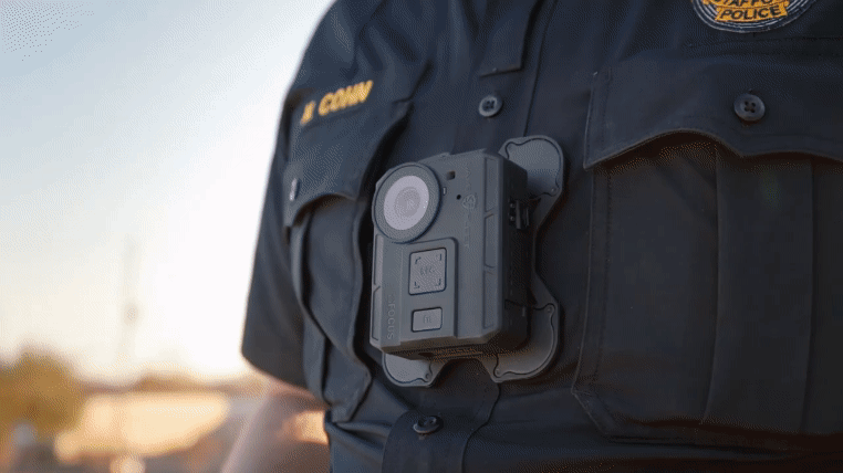 Body-Worn-Camera-for-Police-Safe-Fleet®-FOCUS-_-Reliable-Body-Camera-System-_-Full-Length-Video-1-4