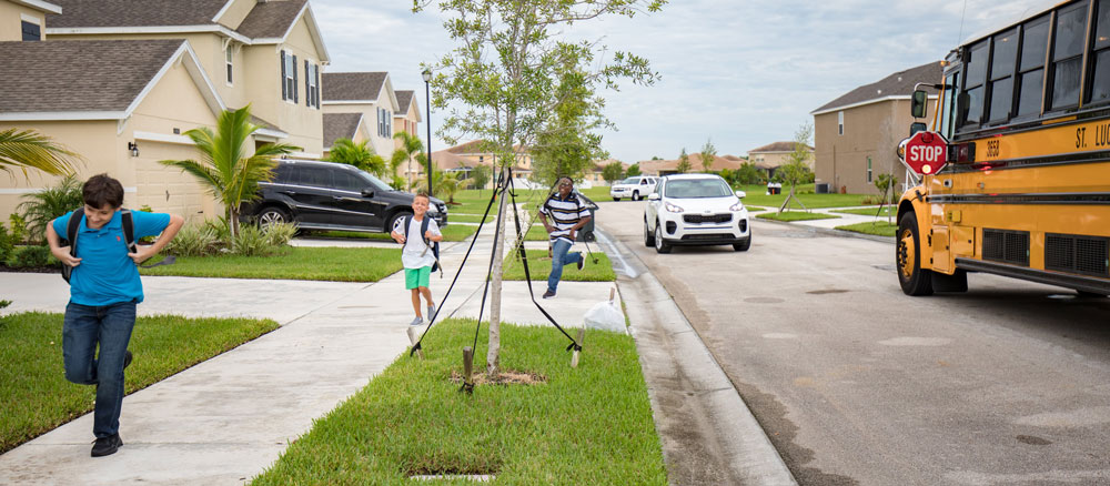 stop-arm-children-running